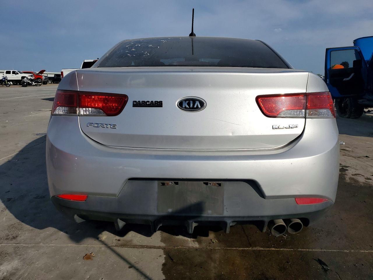 2010 Kia Forte Koup Ex - Image 6