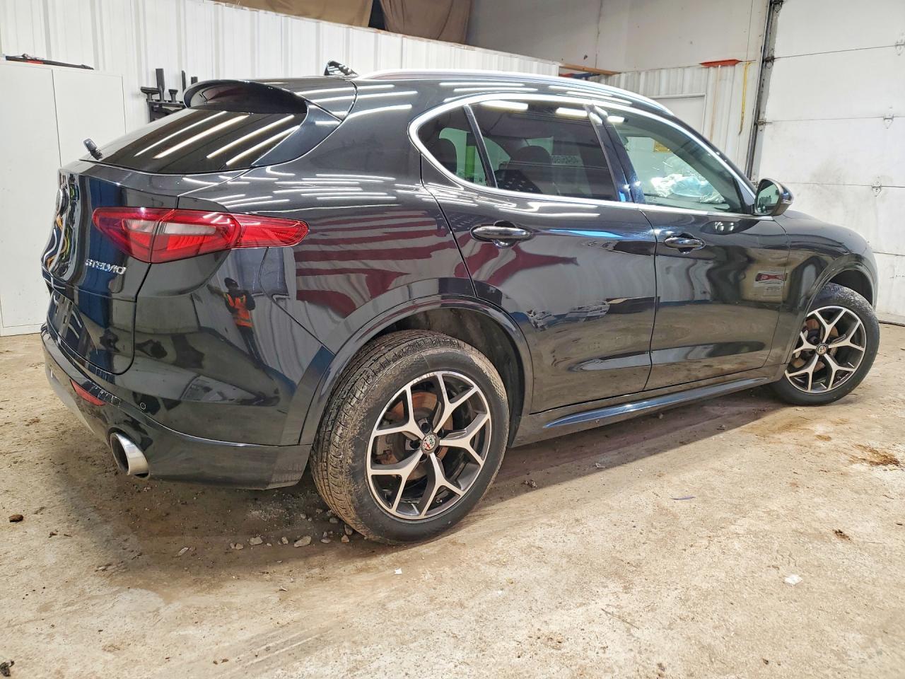 2021 Alfa Romeo Stelvio Ti - Фото 3