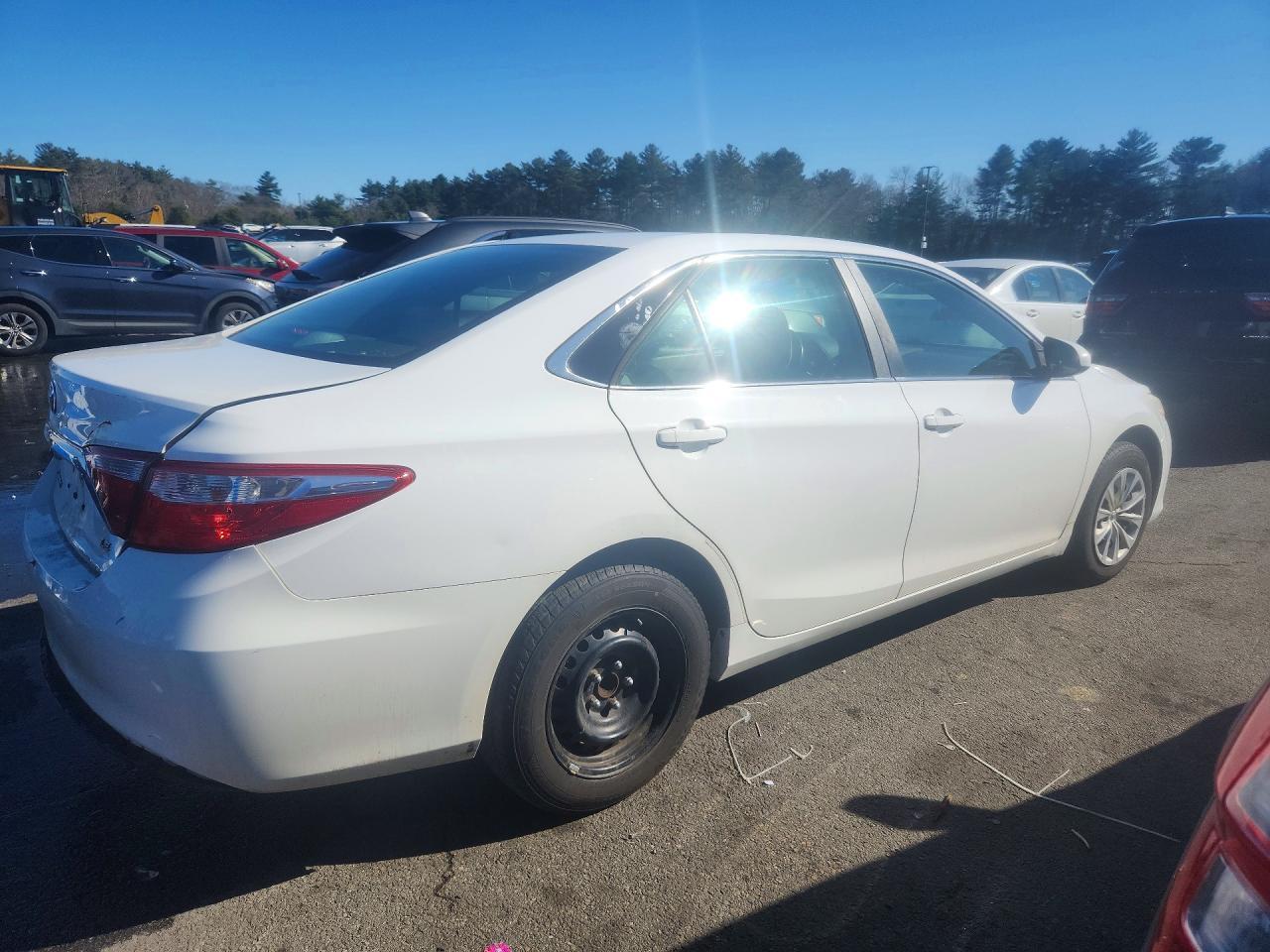 2015 Toyota Camry Le - Фото 3