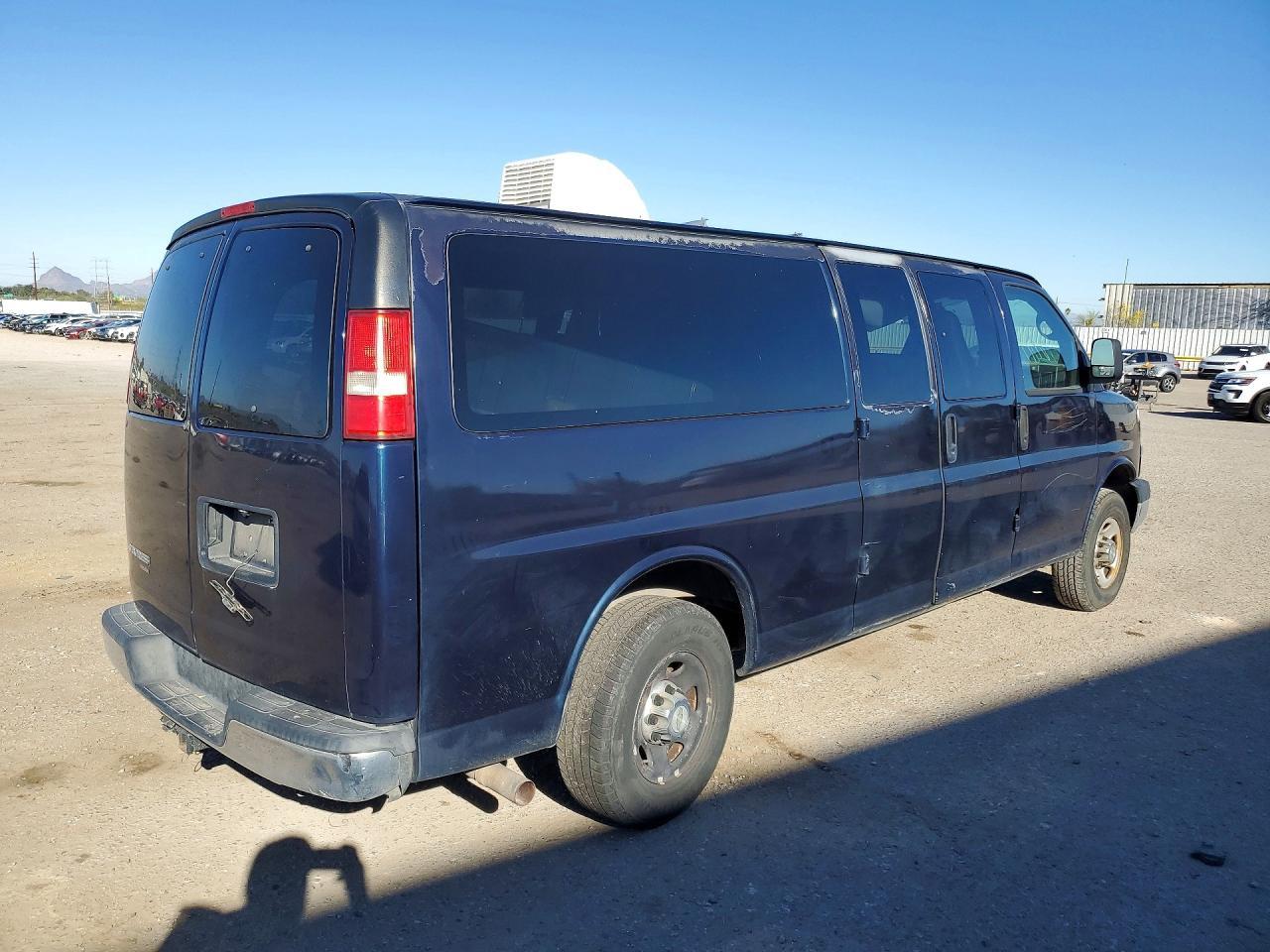 2008 Chevrolet Express G3500 - Image 3