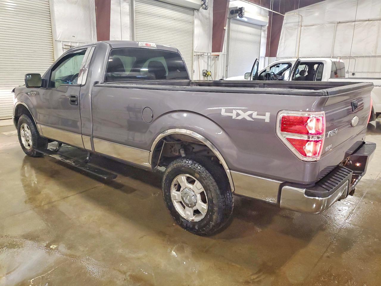 2011 Ford F150 - Фото 2