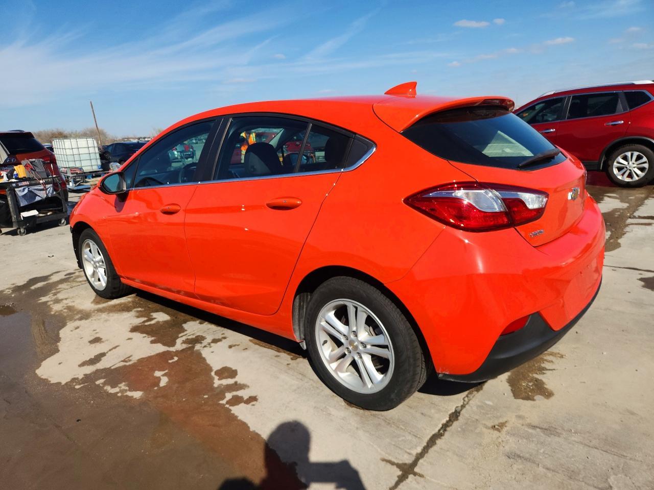 2018 Chevrolet Cruze Lt - Image 2