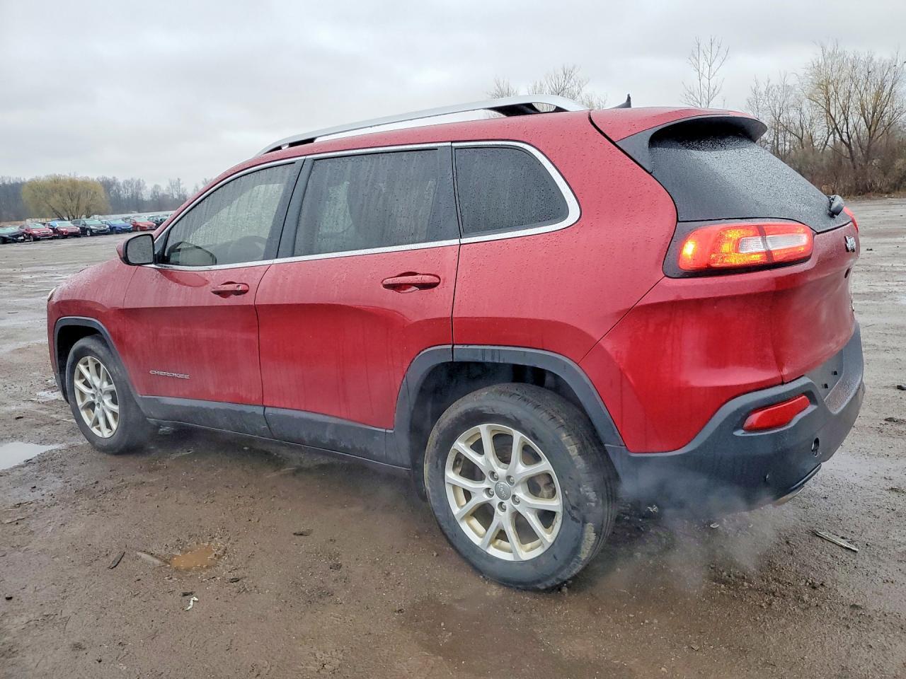 2016 Jeep Cherokee Latitude - Image 2