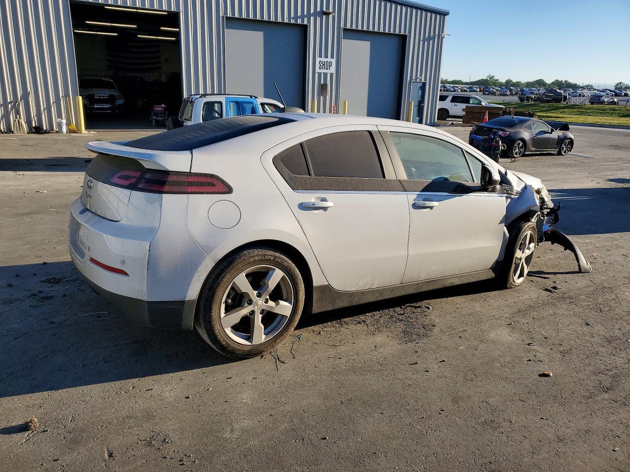 2015 Chev Volt - Image 3