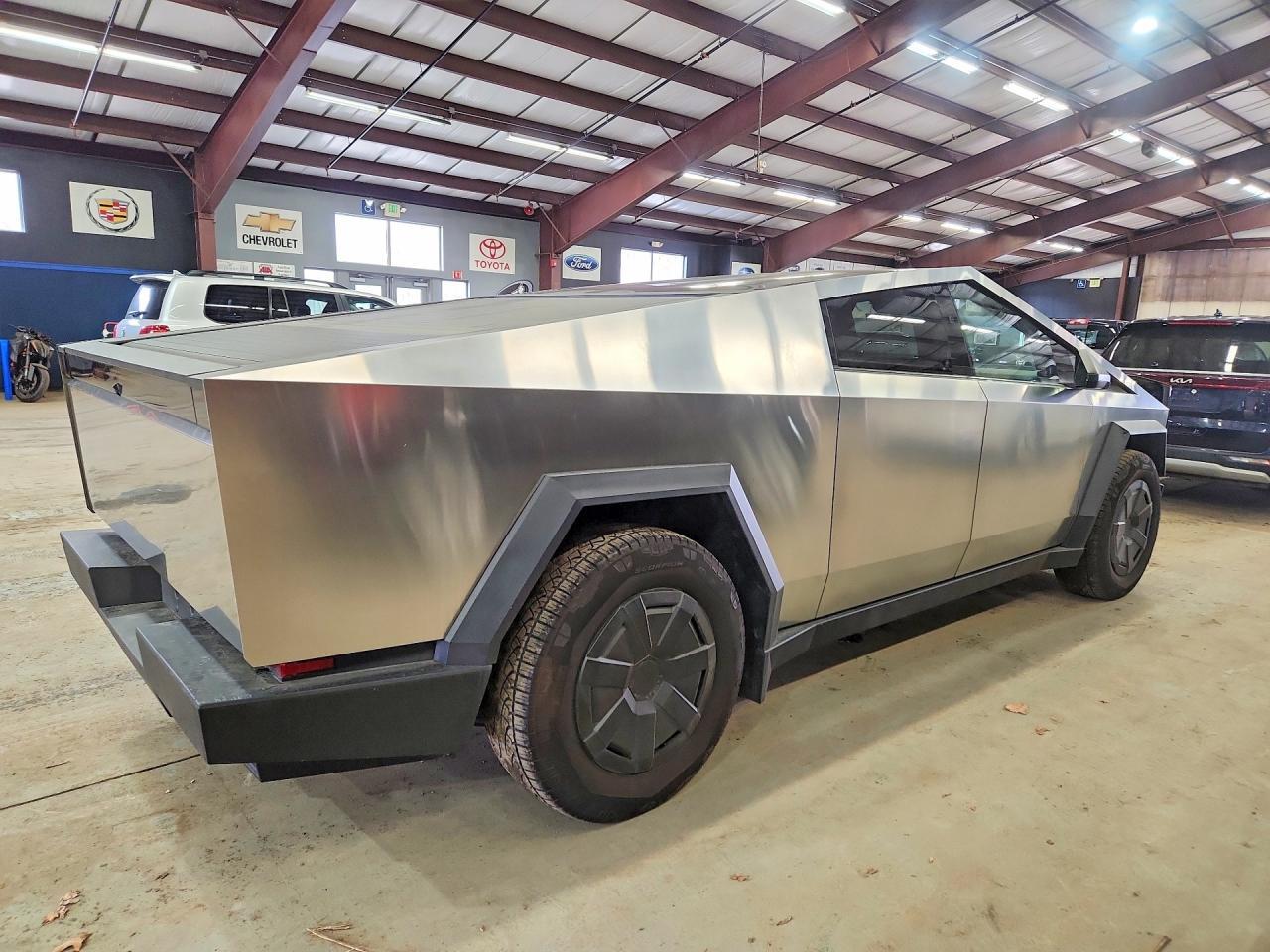 2024 Tesla Cybertruck - Фото 3