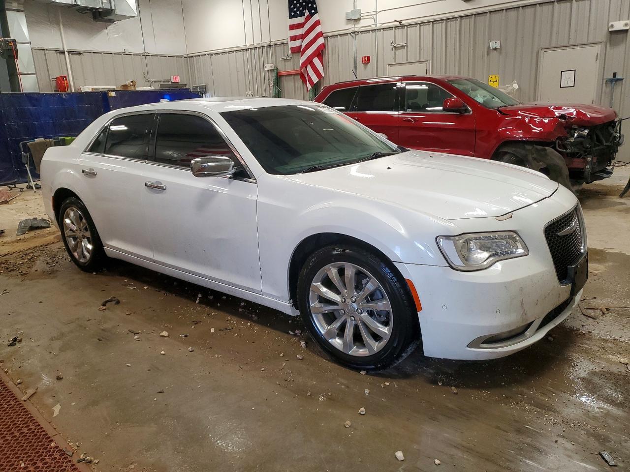 2015 Chrysler 300C - Фото 4