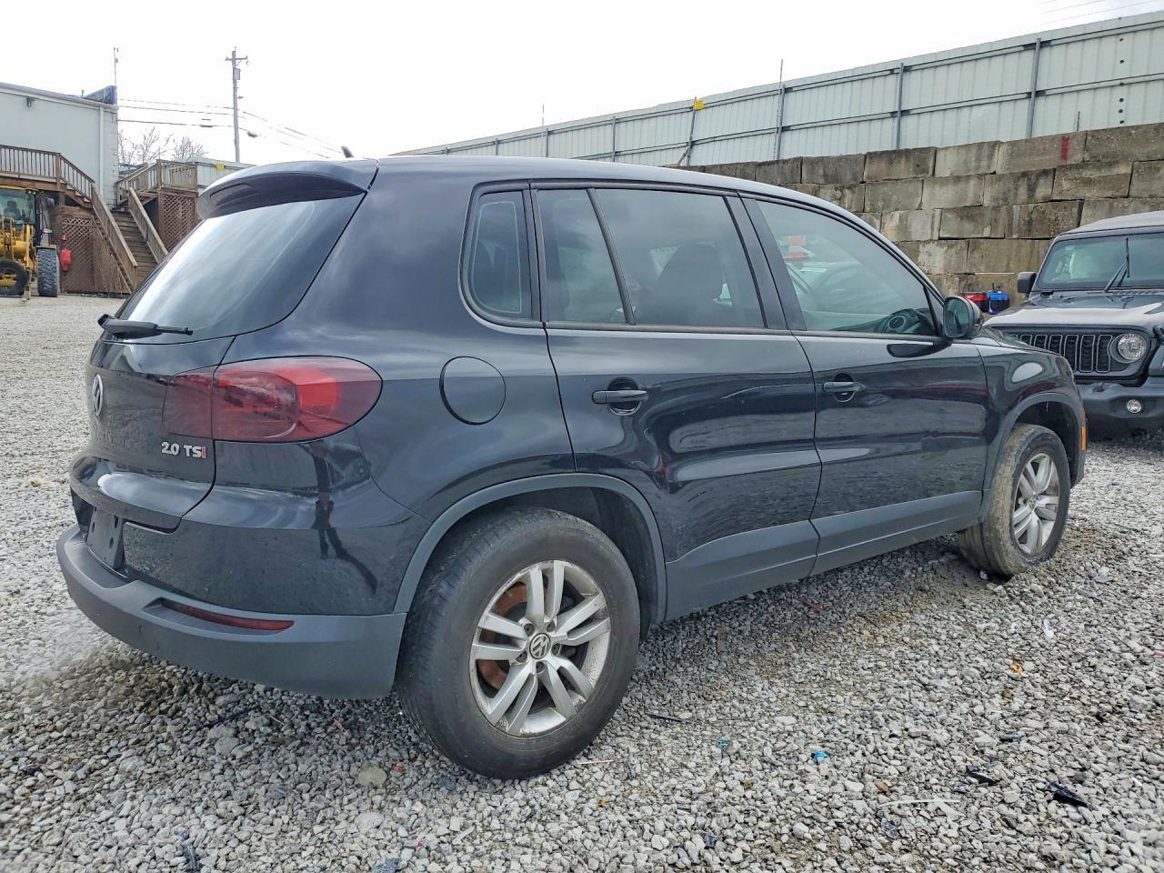 2014 Volkswagen Tiguan S - Image 3