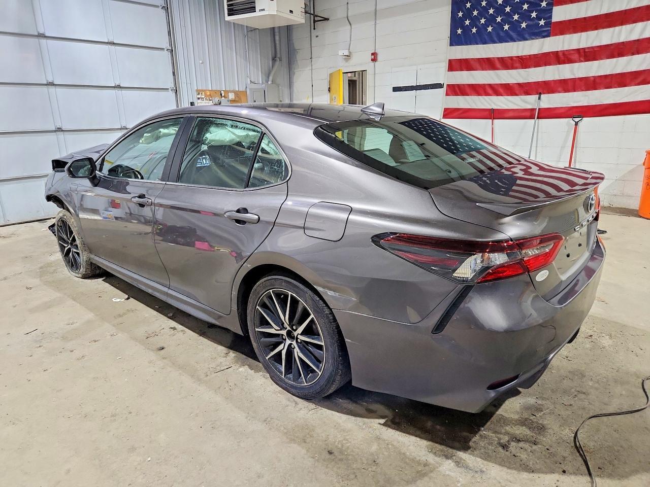 2023 Toyota Camry Se - Фото 2