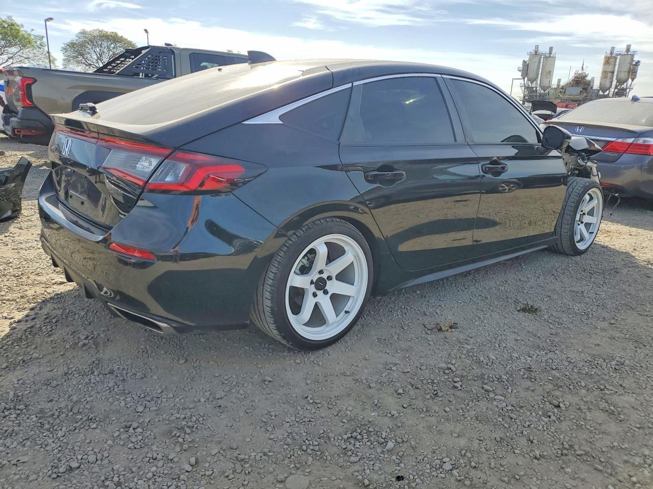 2024 Honda Civic Sport Touring - Image 3