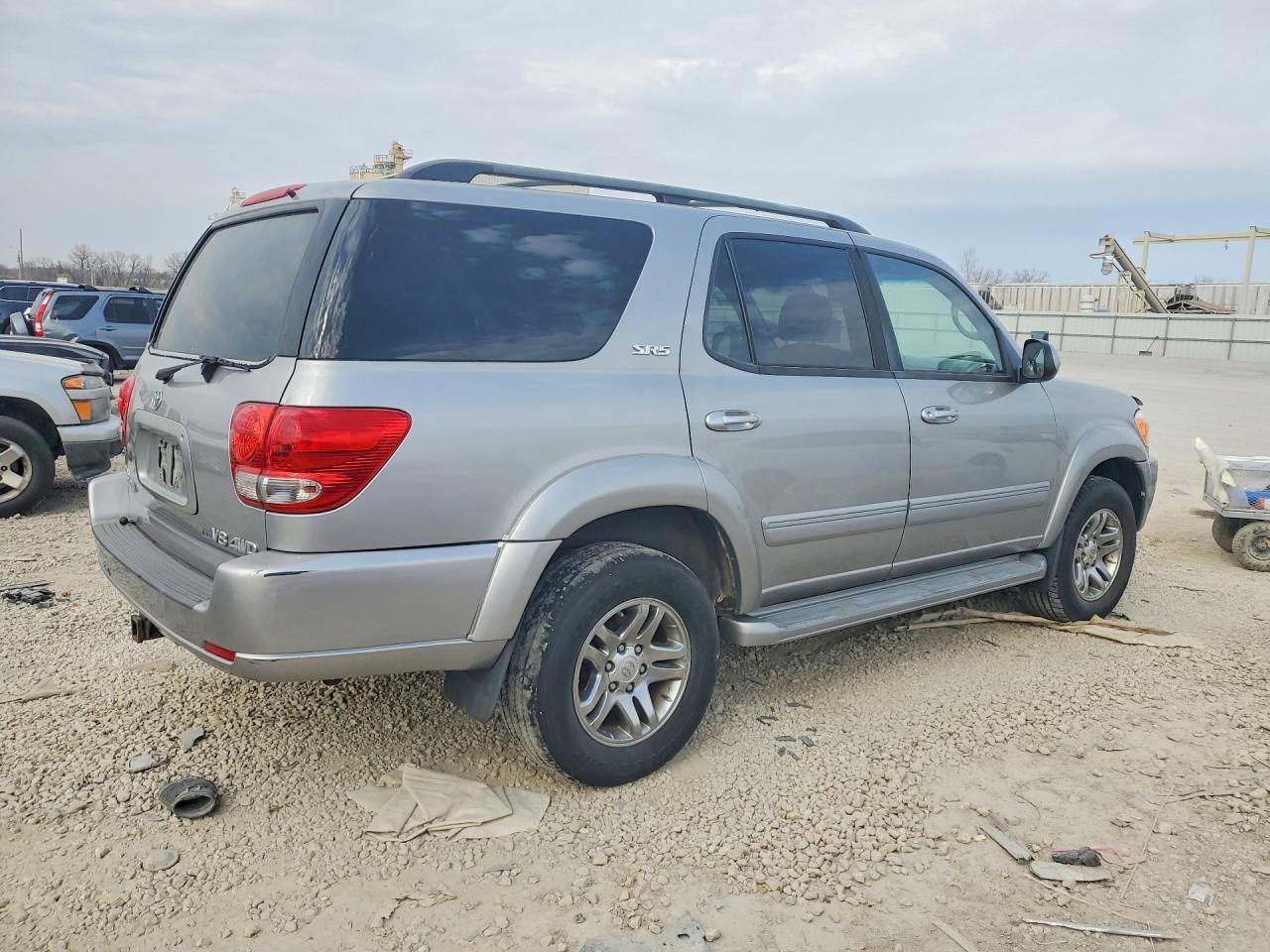 2005 Toyota Sequoia Sr5 - Фото 3