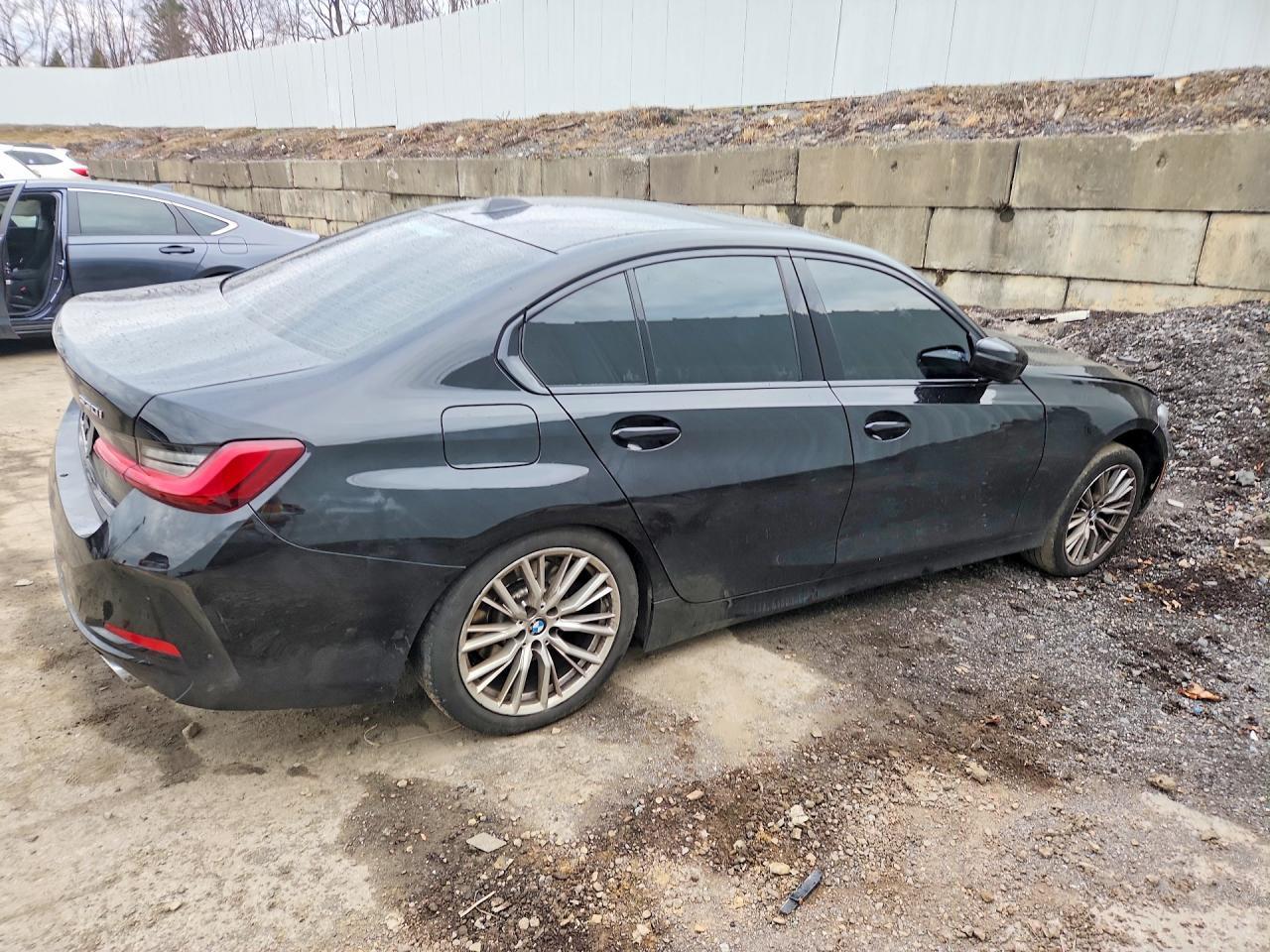 2023 BMW 330Xi - Фото 3