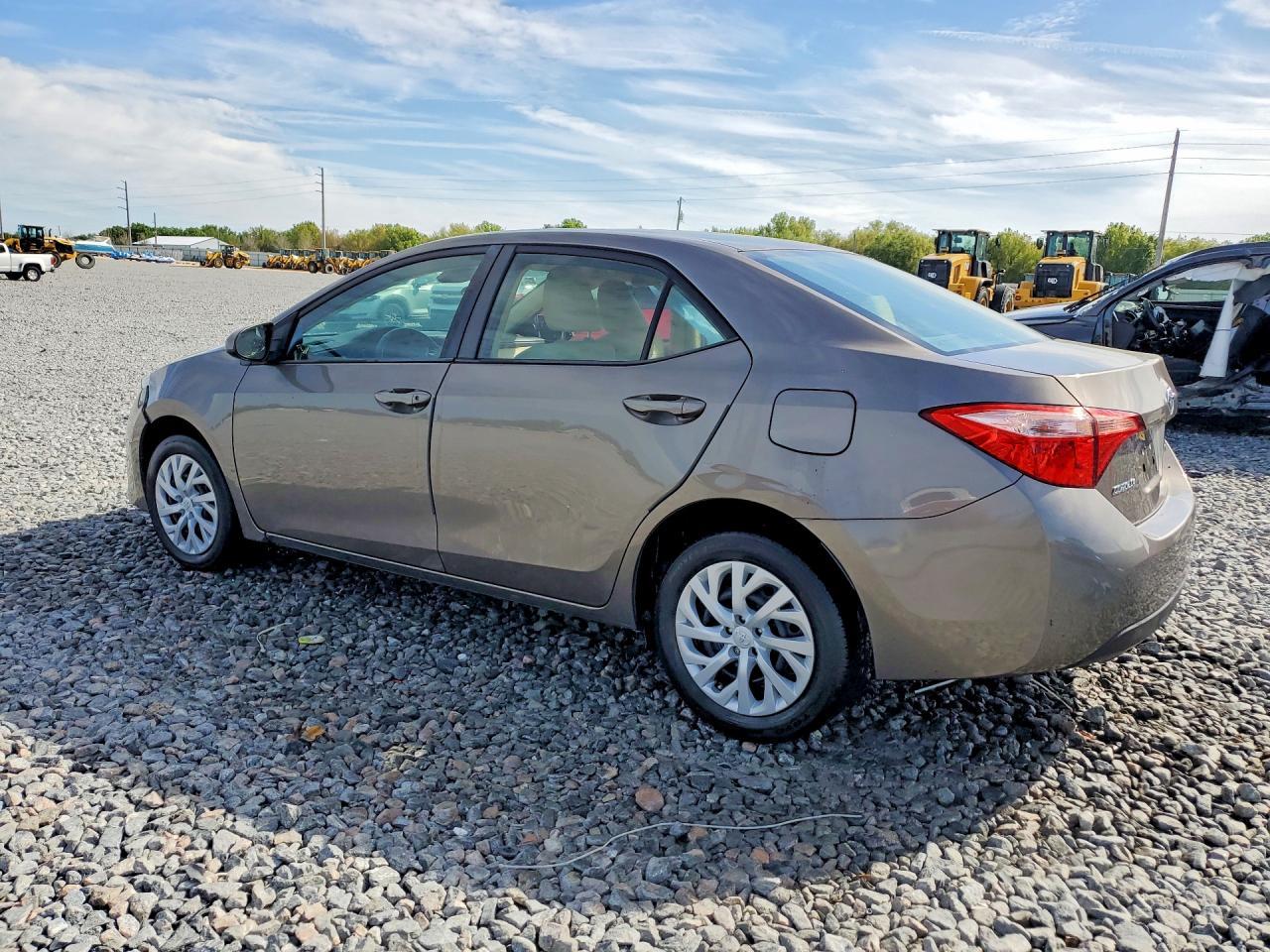 2018 Toyota Corolla Le - Фото 2