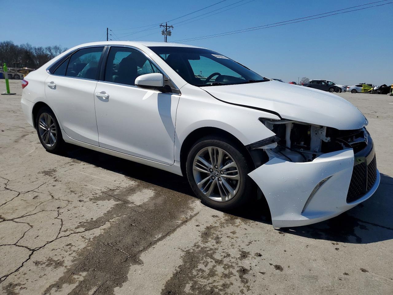 2016 Toyota Camry Se - Фото 4