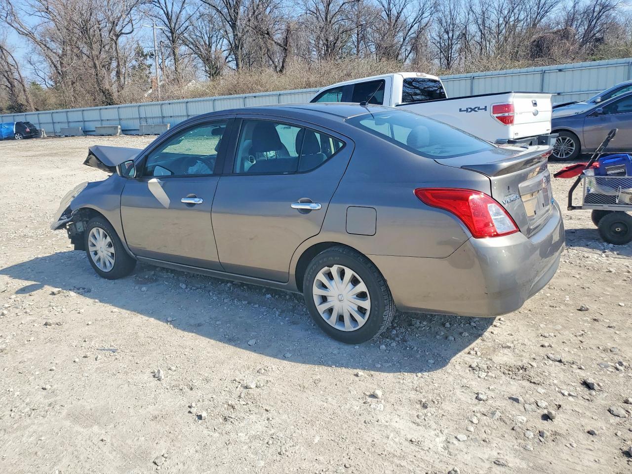 2016 Nissan Versa 1.6 Sv - Фото 2