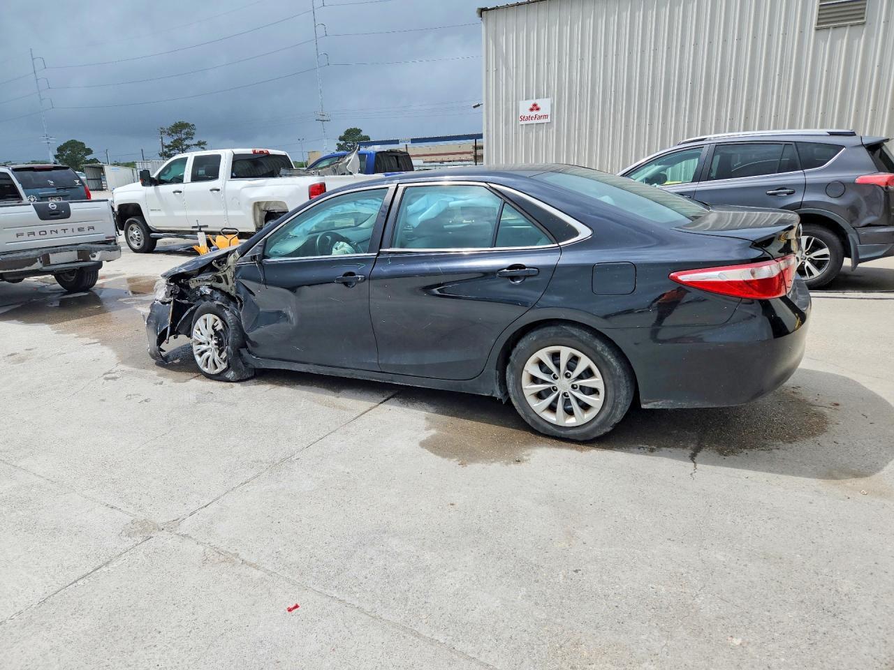 2017 Toyota Camry Le - Фото 2