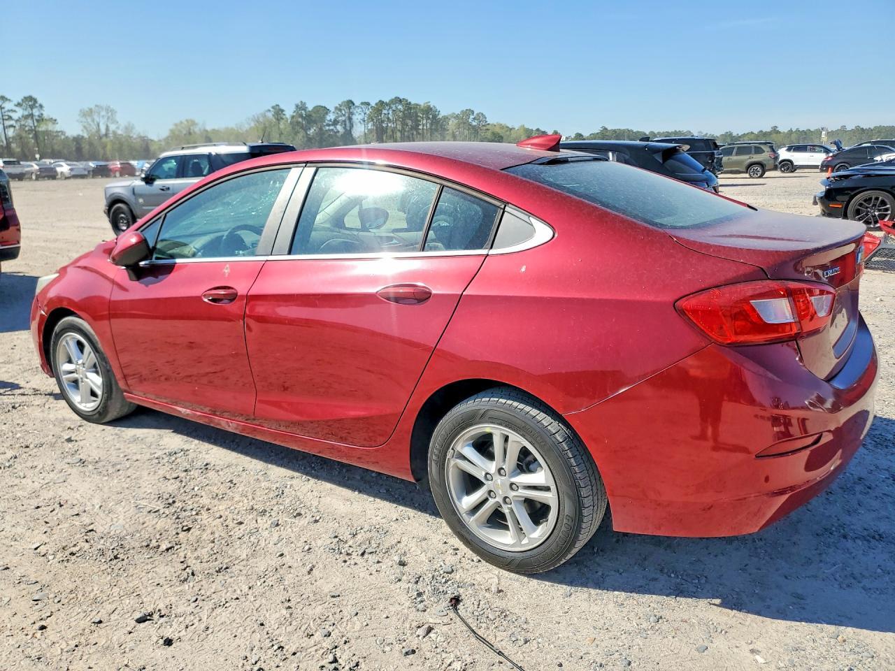 2018 Chevrolet Cruze Lt - Image 2