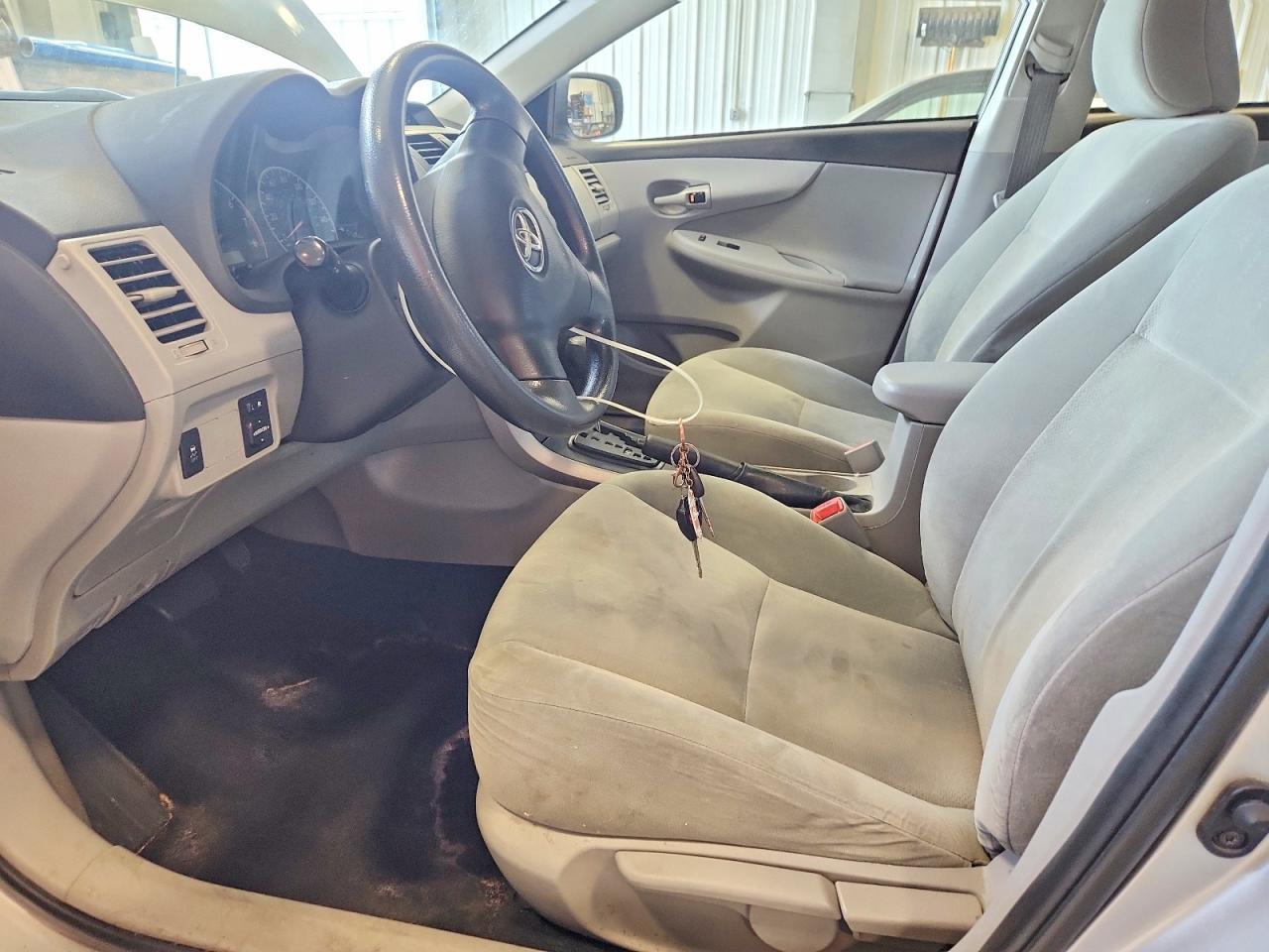 2013 Toyota Corolla L - Фото 7