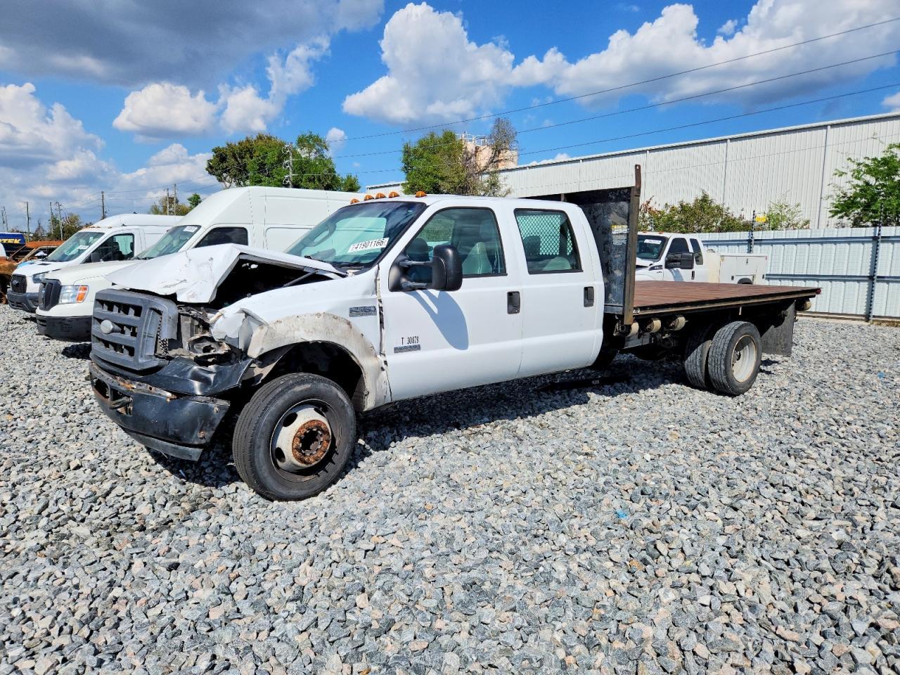 2005 Ford F550 Super Duty - Image 2