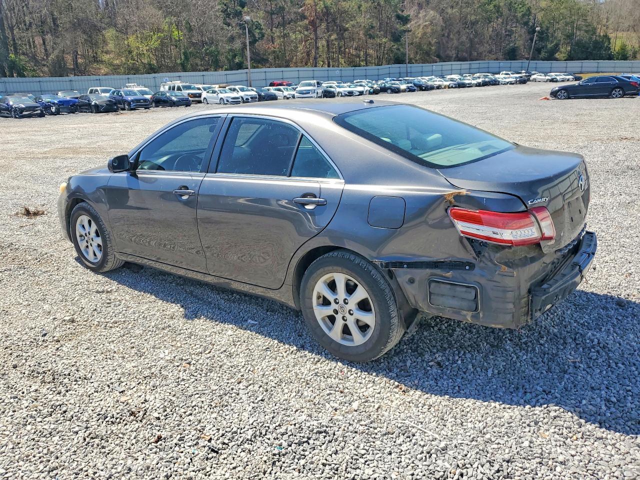 2011 Toyota Camry Le - Фото 2