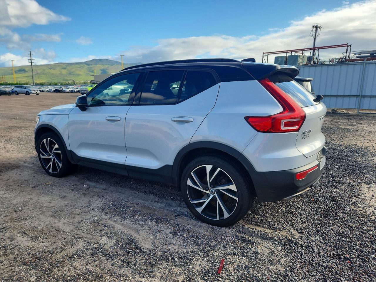 2020 Volvo Xc40 T5 R-Design - Image 2