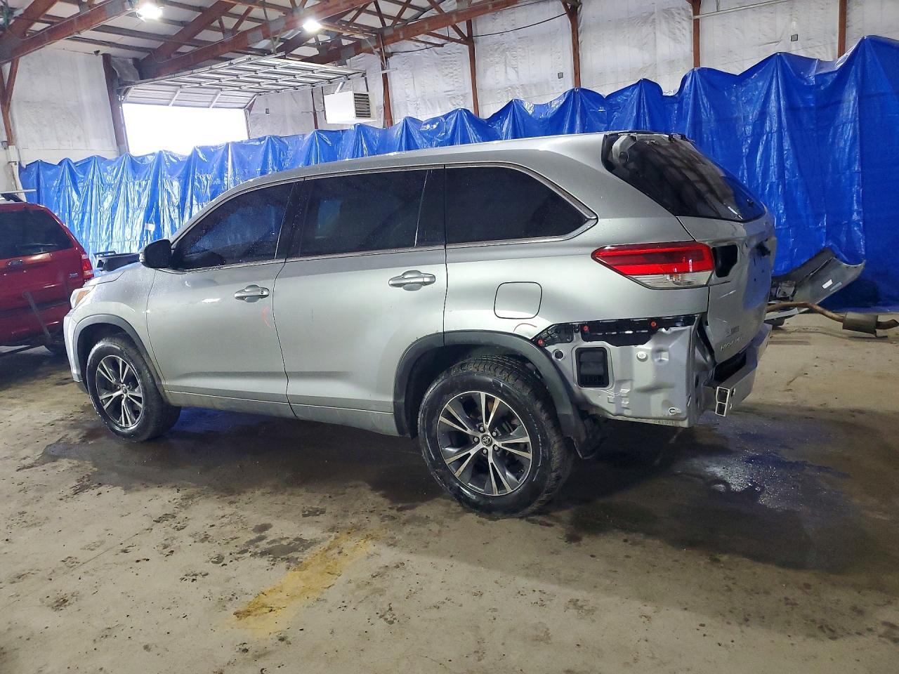 2017 Toyota Highlander Le - Фото 2