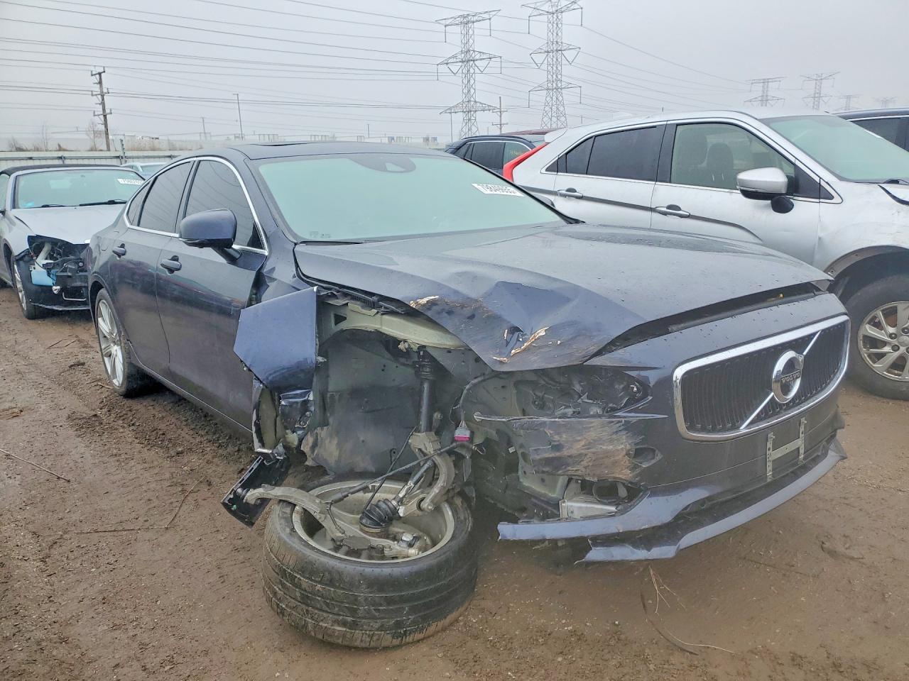 2017 Volvo S90 T6 Momentum - Image 4