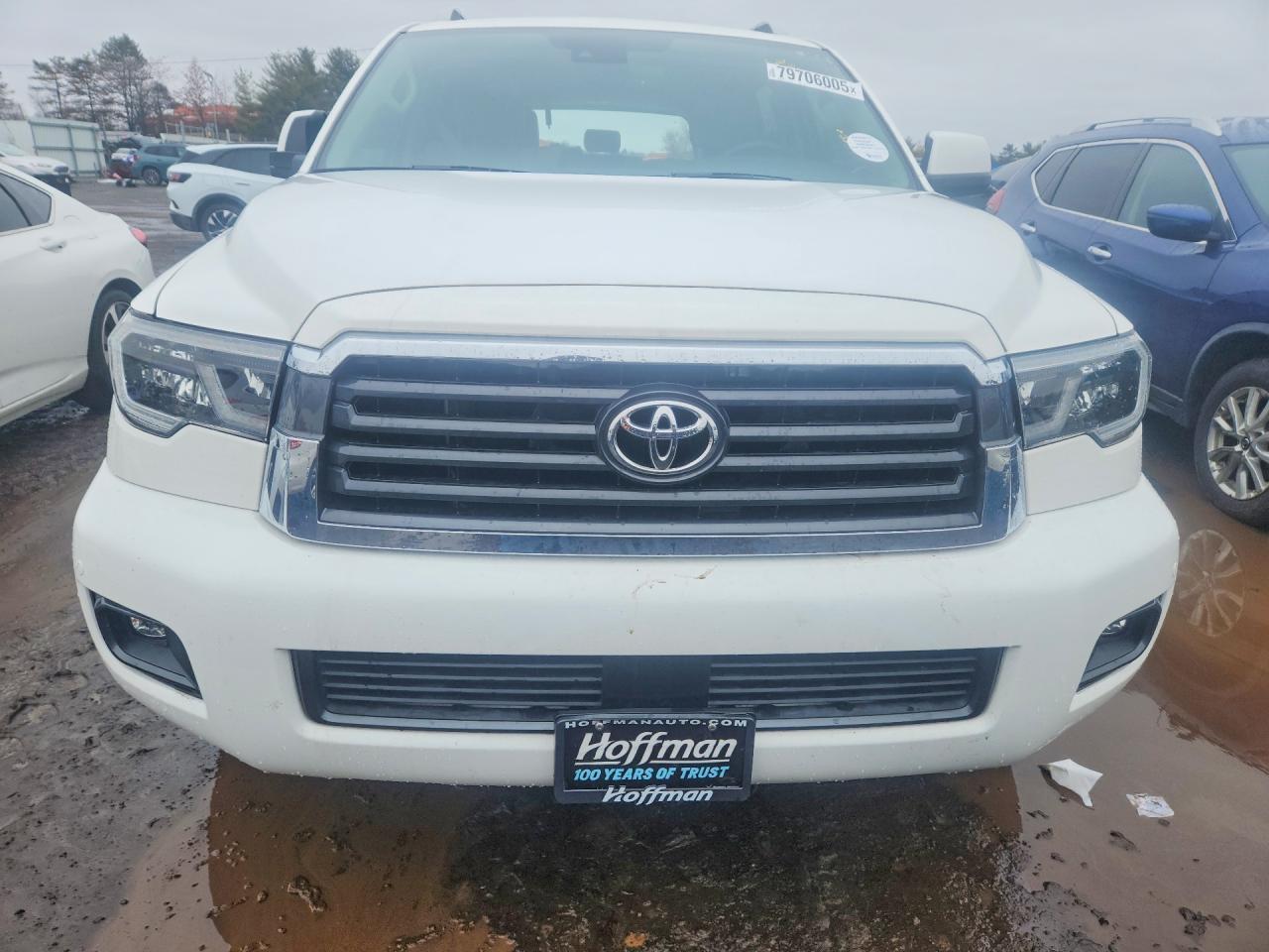 2018 Toyota Sequoia Sr5 - Фото 5