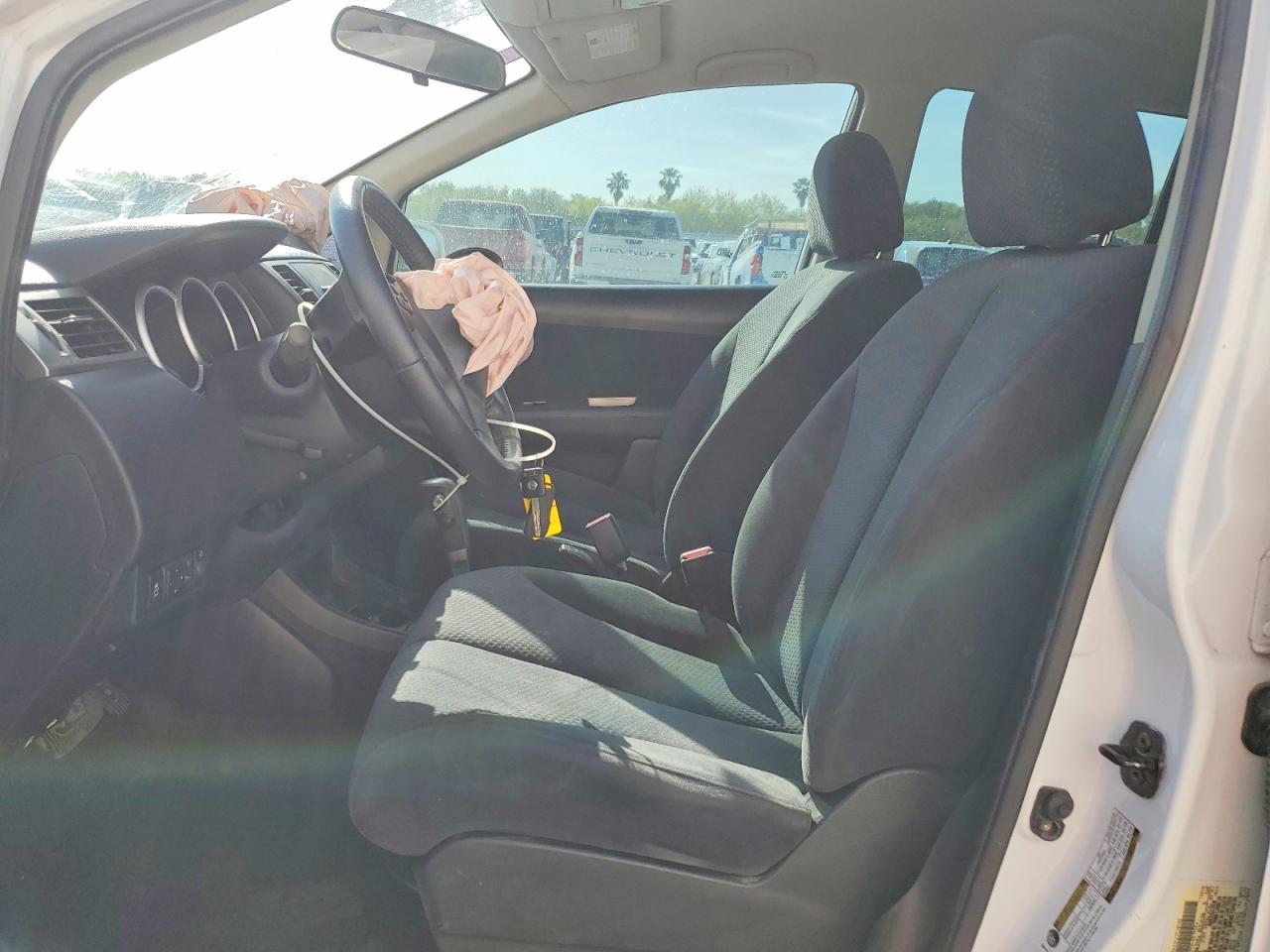 2012 Nissan Versa 1.8 S - Image 7