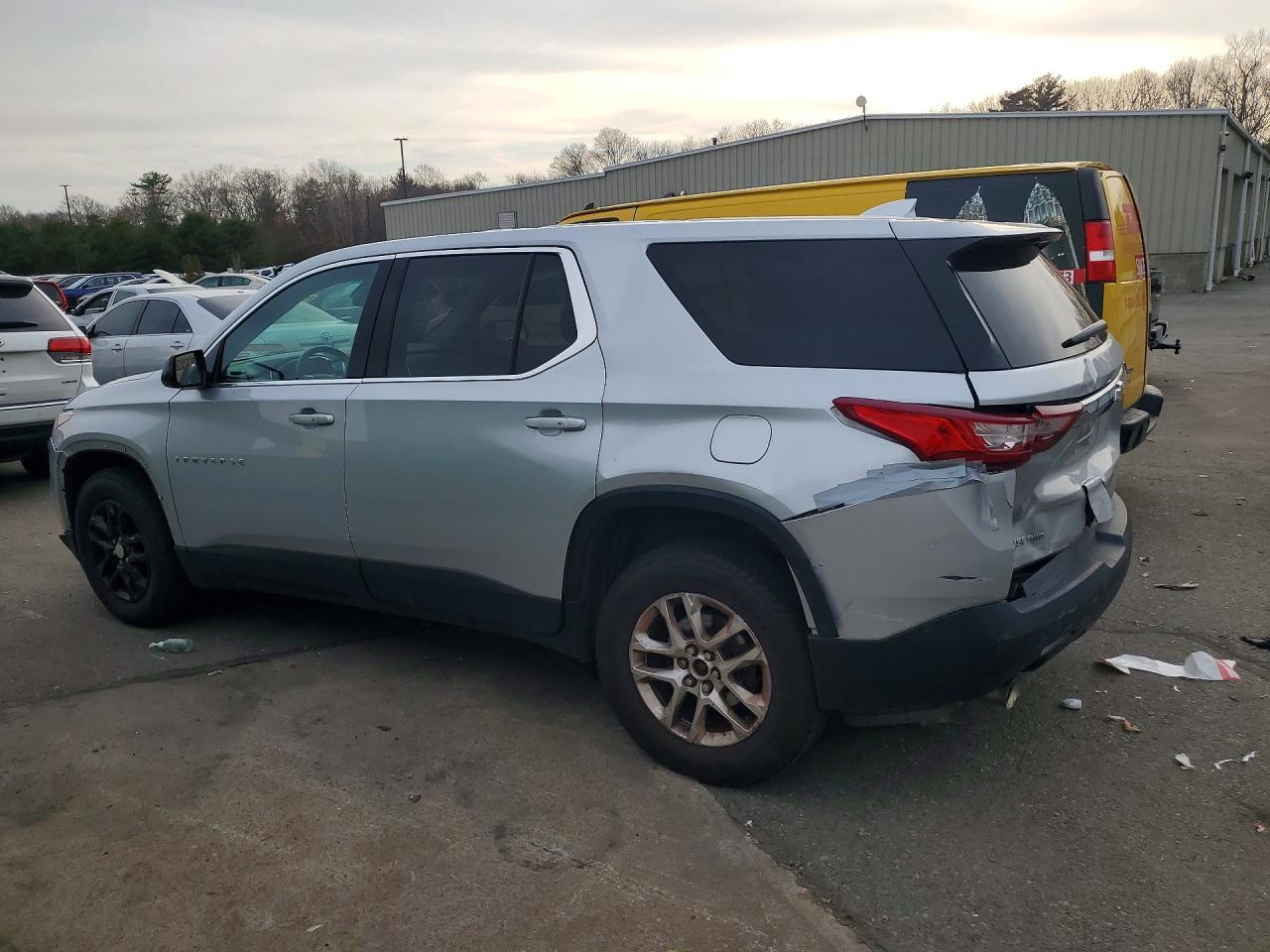 2020 Chevrolet Traverse Ls - Фото 2