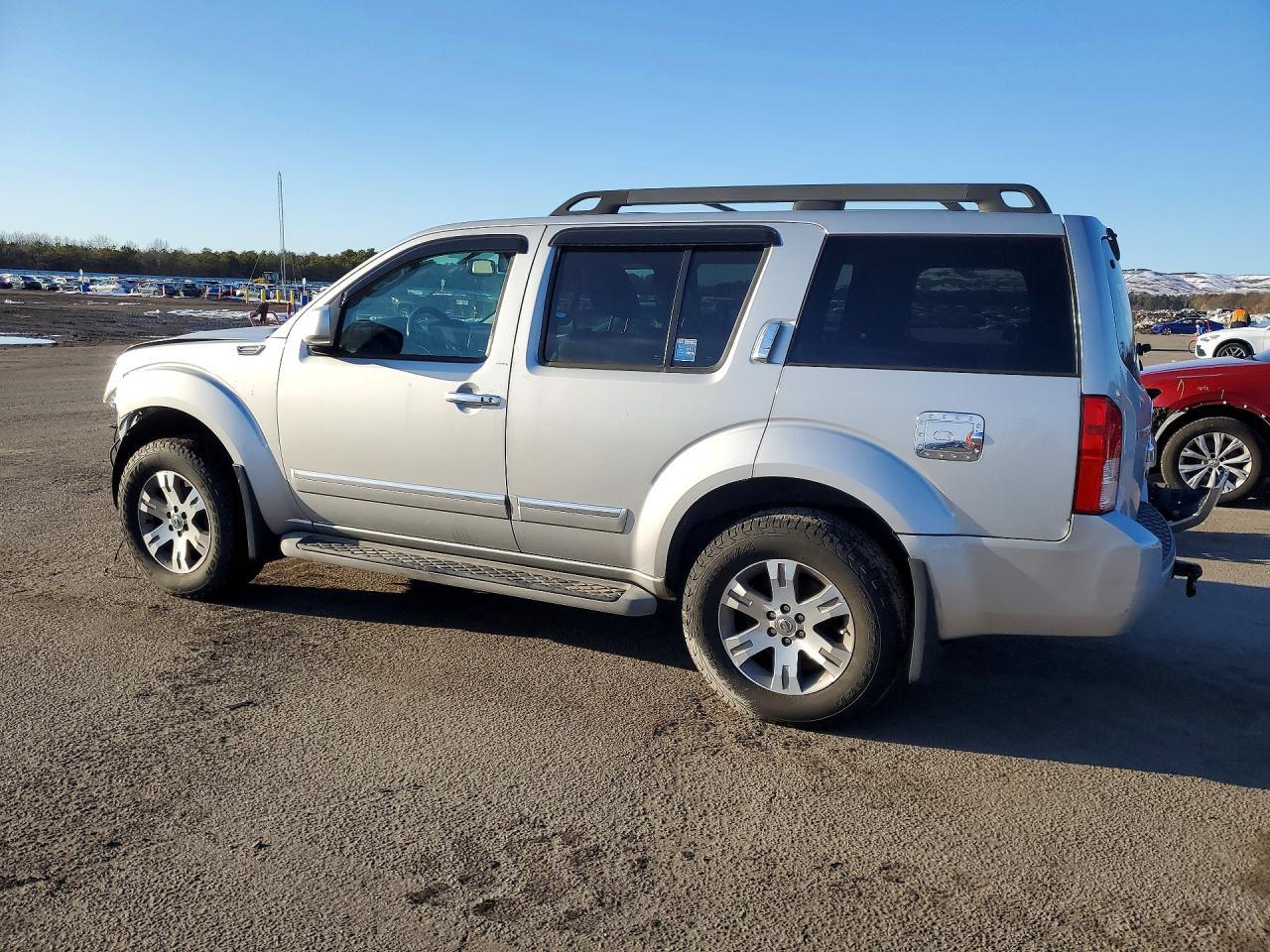 2011 Nissan Pathfinder S - Фото 2
