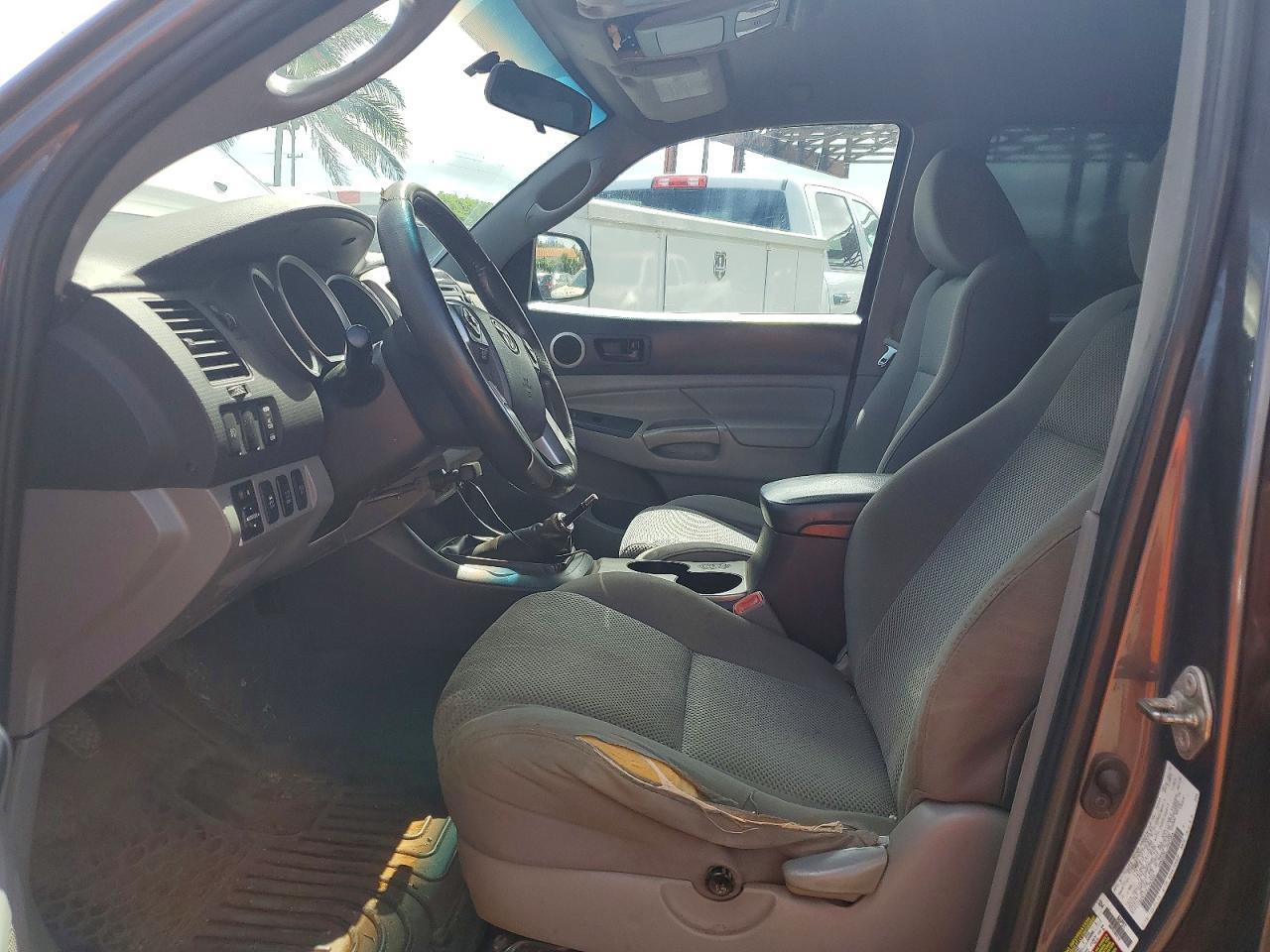 2015 Toyota Tacoma V6 - Image 7