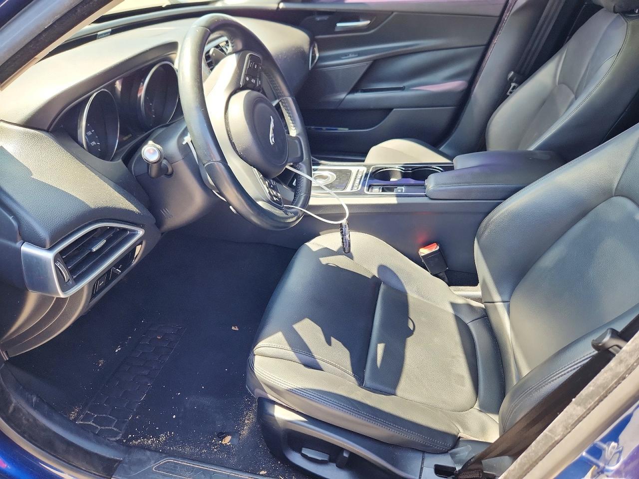 2017 Jaguar Xe Premium - Image 7