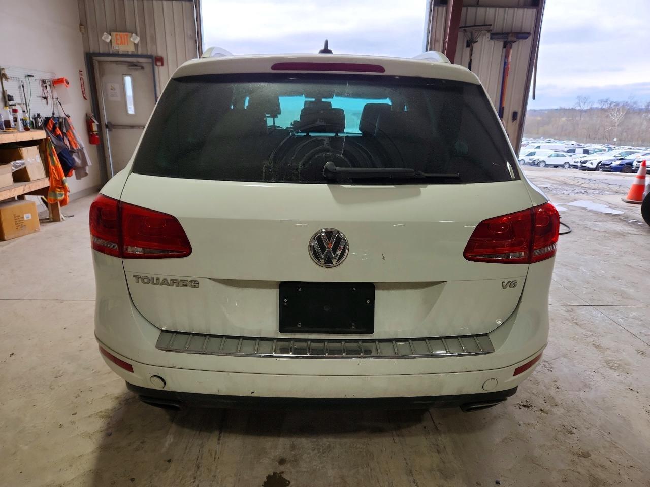 2014 Volkswagen Touareg V6 - Image 6