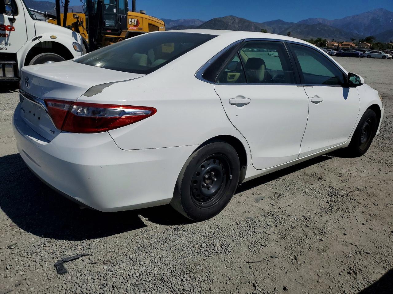 2015 Toyota Camry Le - Image 3