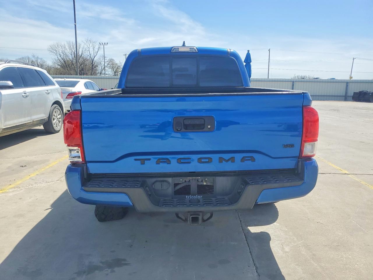 2016 Toyota Tacoma - Image 6