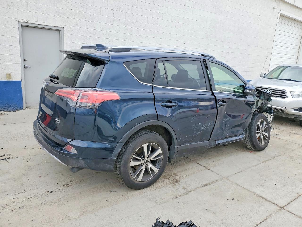 2018 Toyota Rav4 Xle - Фото 3
