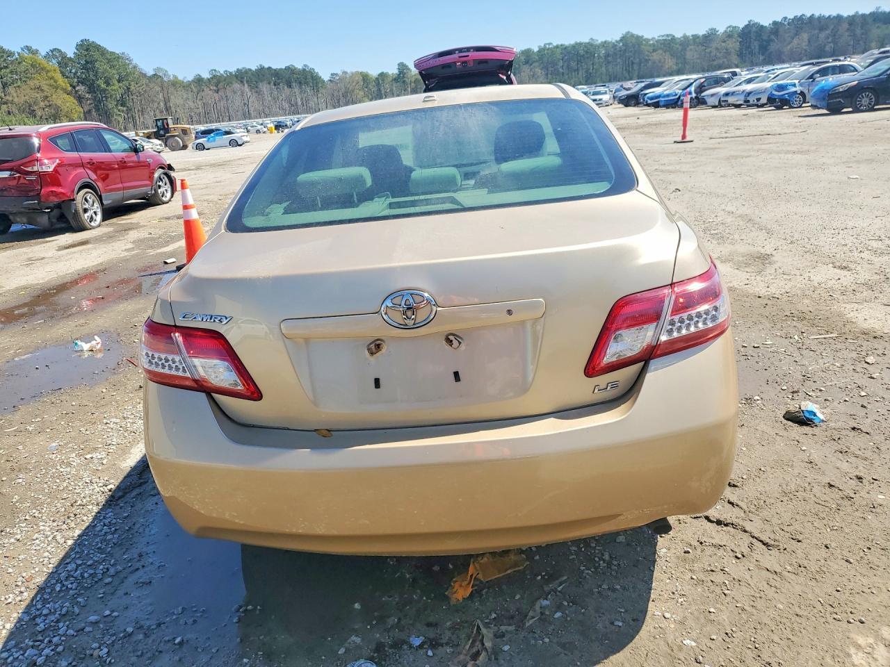 2010 Toyota Camry Le - Фото 6