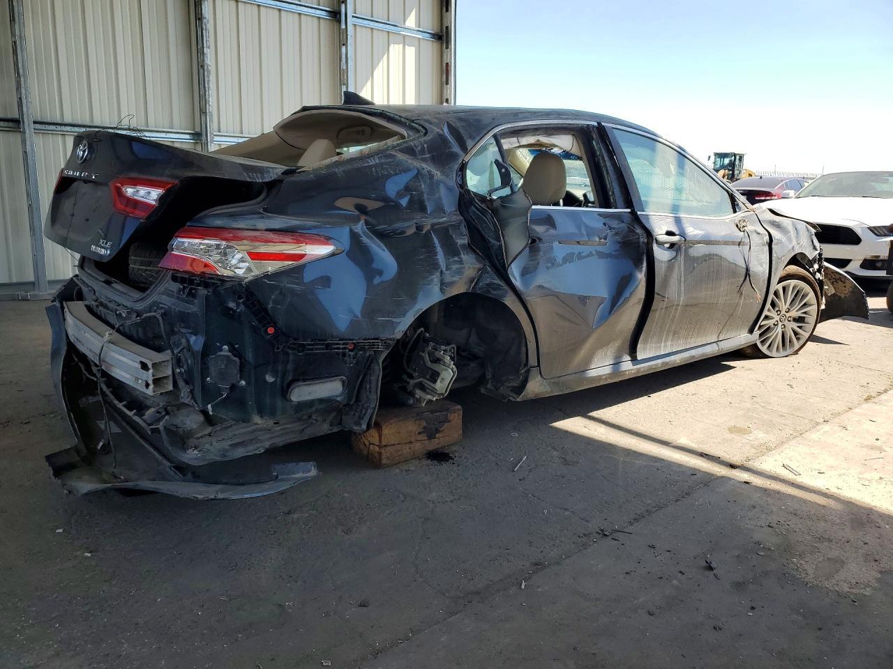 2018 Toyota Camry Hybrid Xle - Фото 3