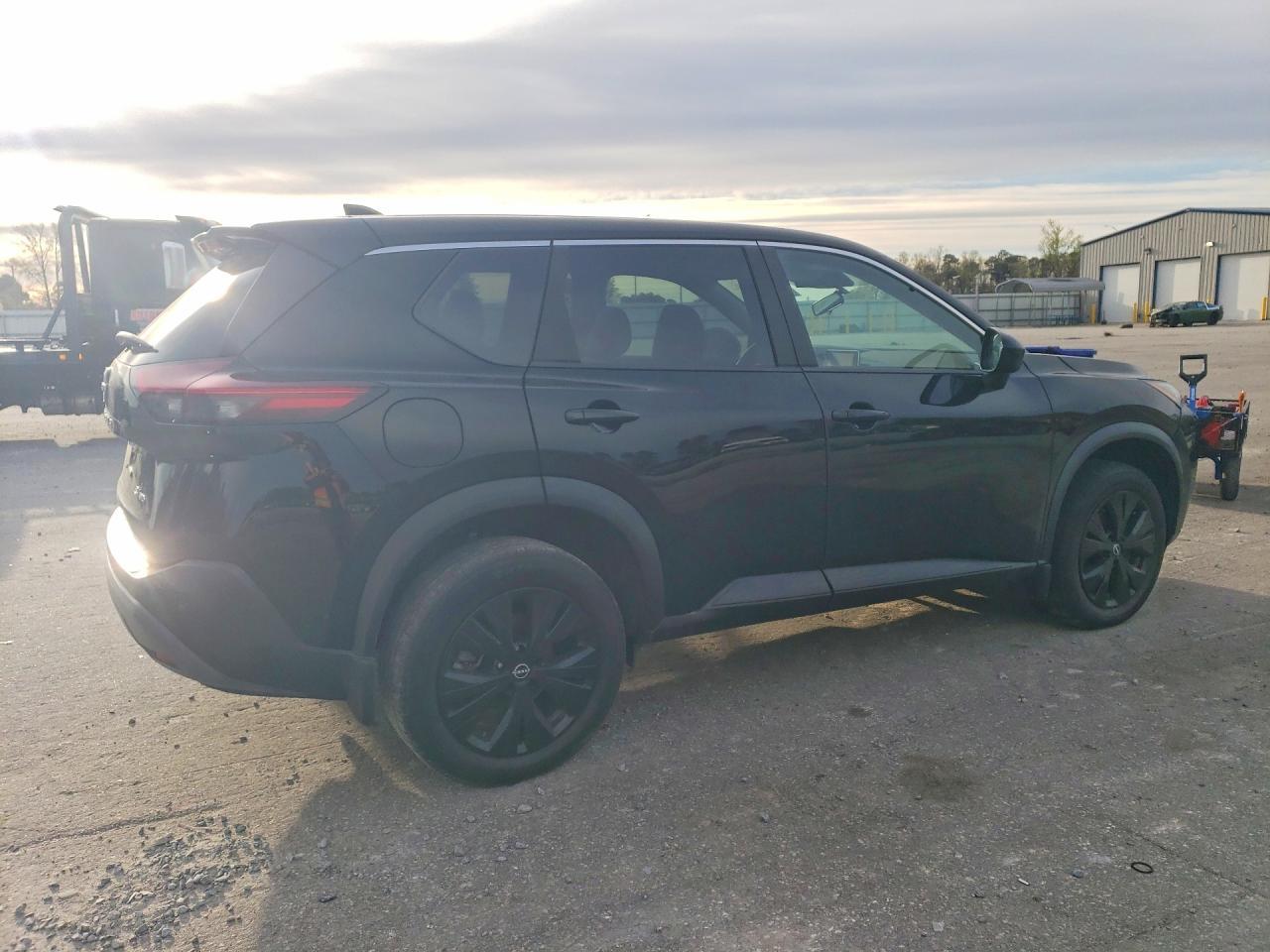 2023 Nissan Rogue Sv - Фото 3