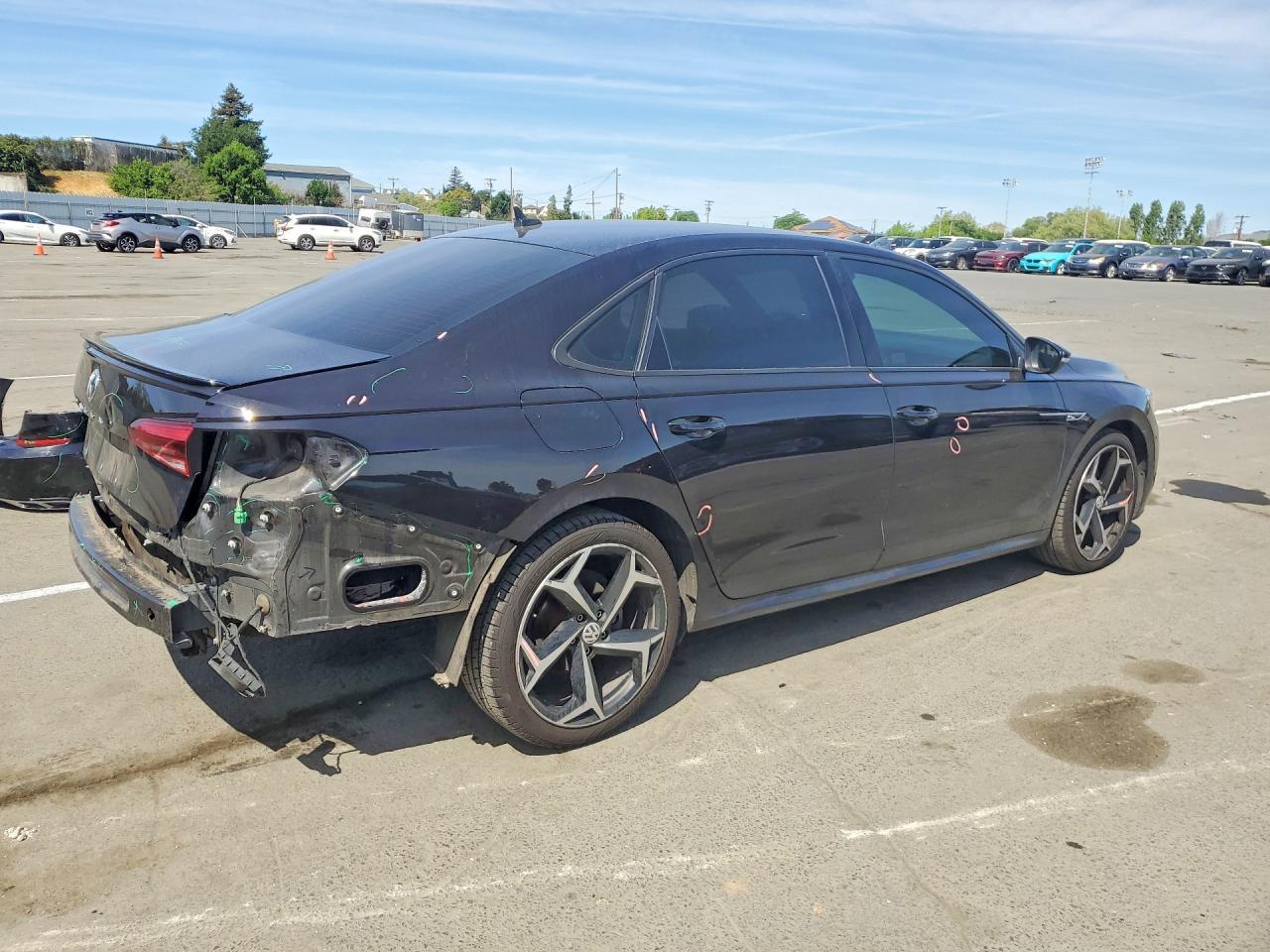2021 Volkswagen Passat R-Line - Image 3