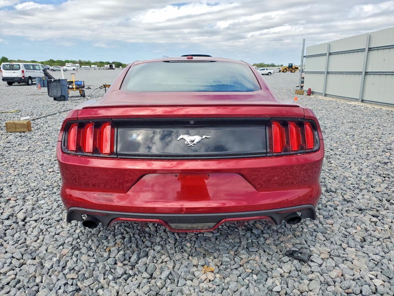 2016 Ford Mustang - Фото 6