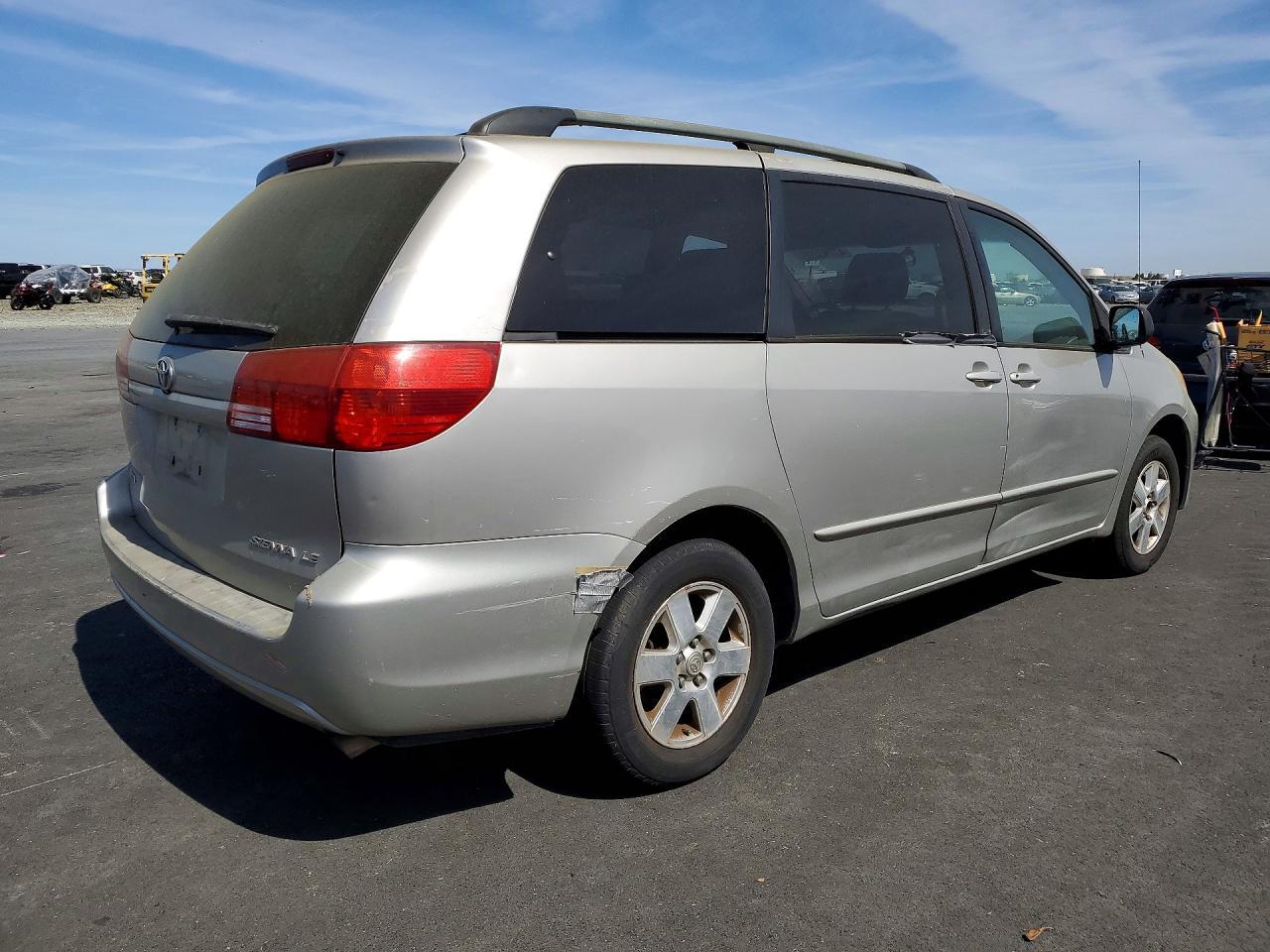 2005 Toyota Sienna - Image 3
