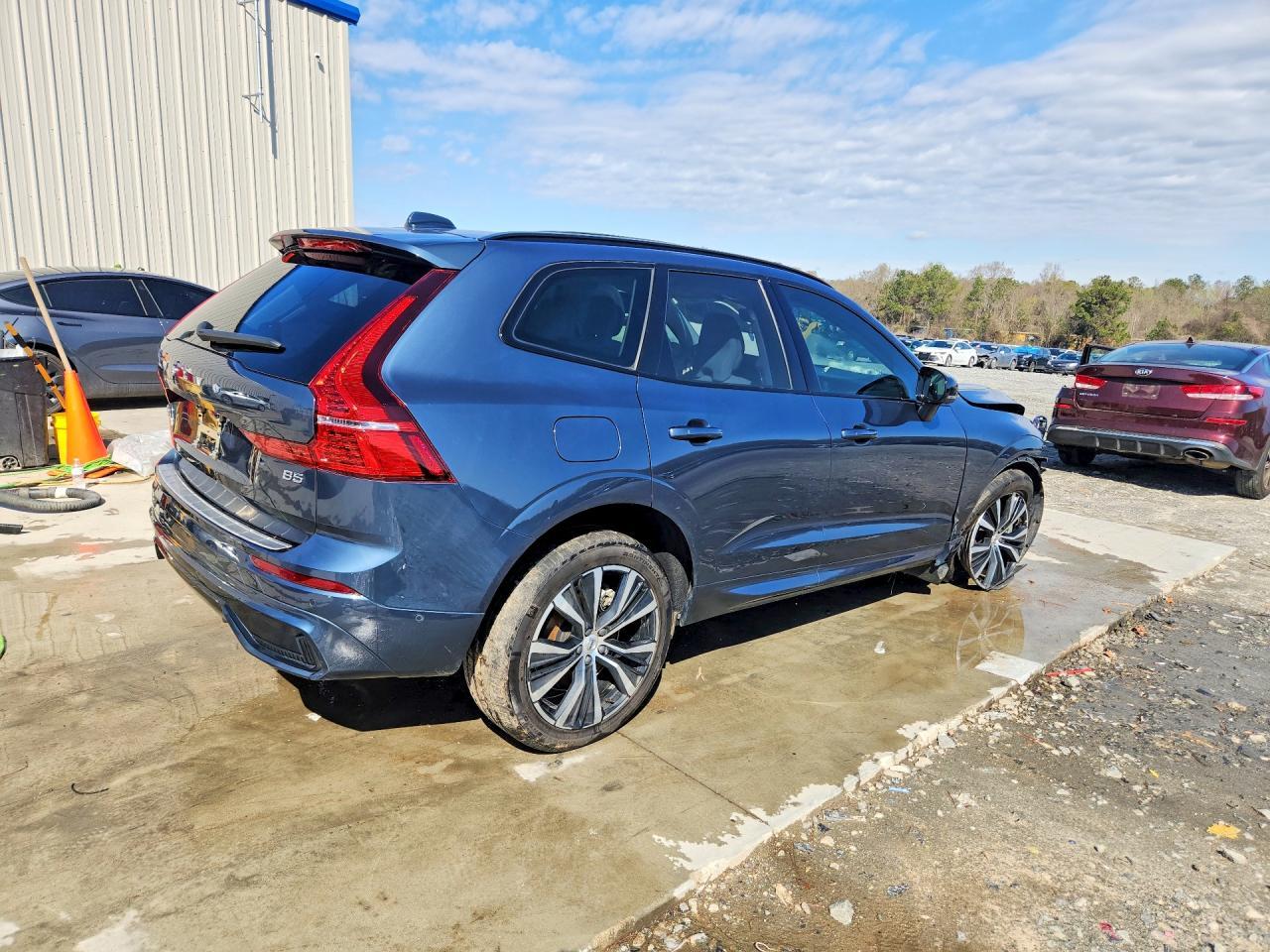 2023 Volvo Xc60 Ultimate - Image 3