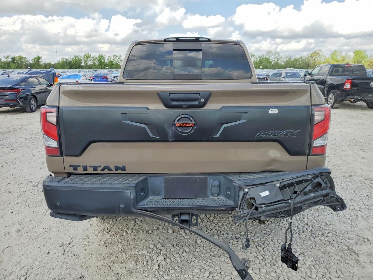 2021 Nissan Titan Pro-4X - Фото 6