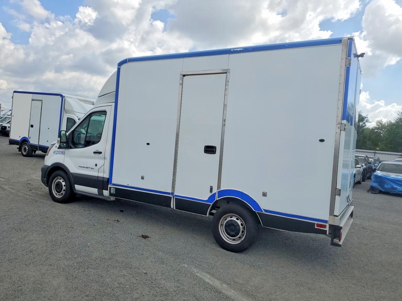 2021 Ford Transit Delivery Truck - Фото 2