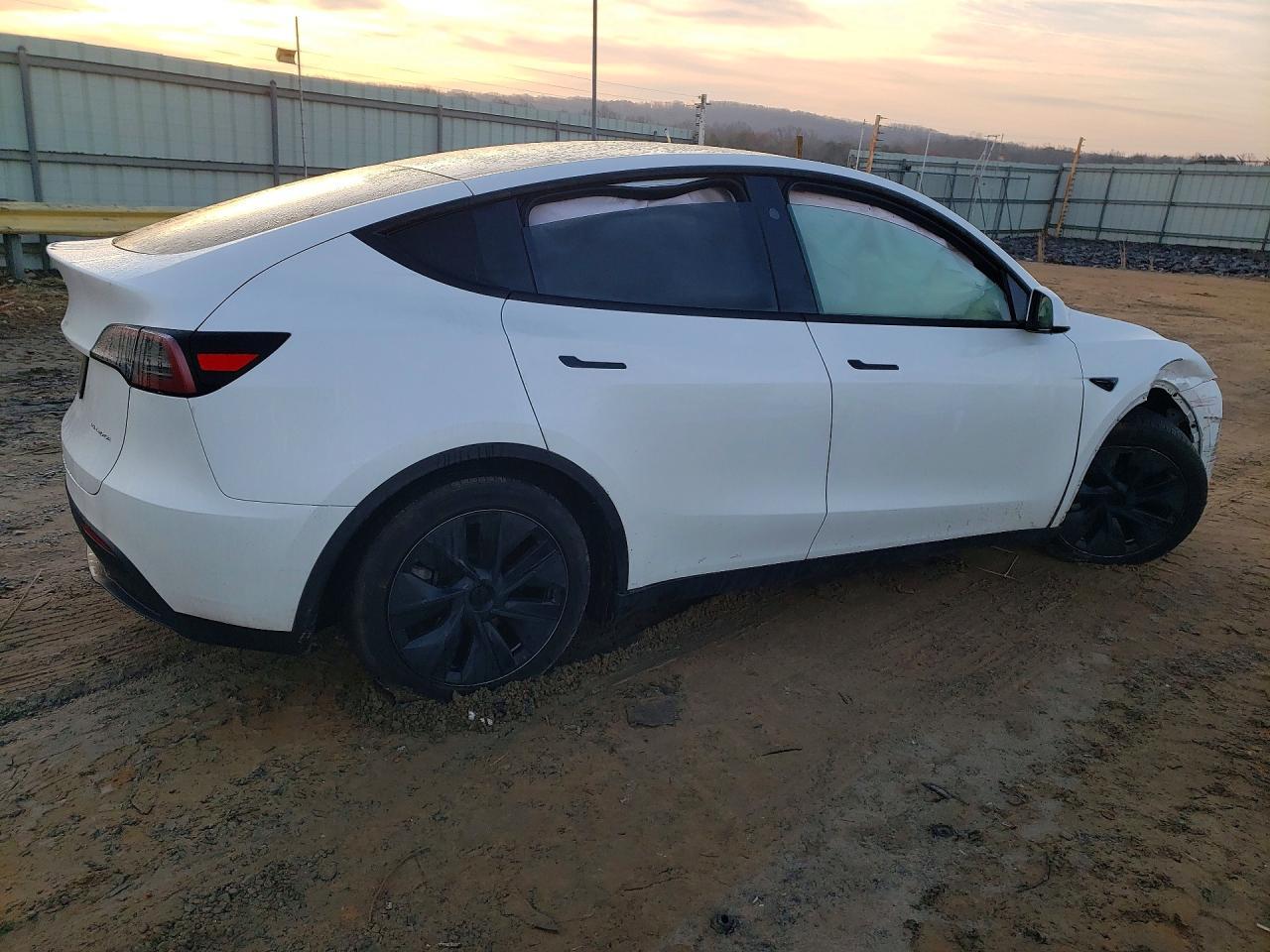 2024 Tesla Model Y - Image 3