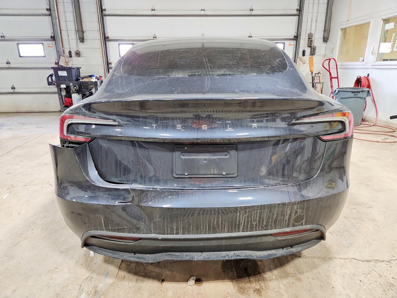 2025 Tesla Model 3 - Фото 6
