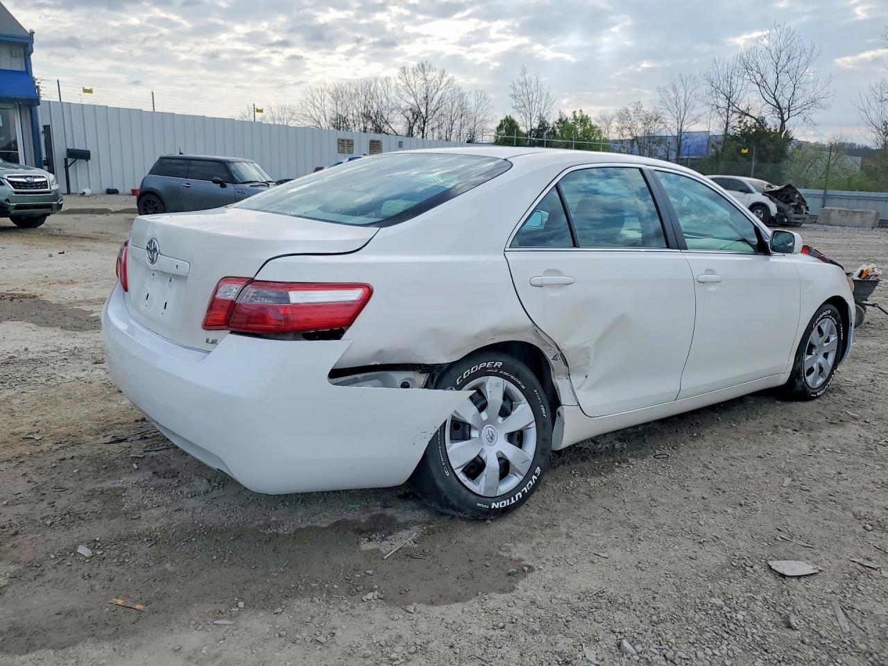 2008 Toyota Camry Le - Фото 3