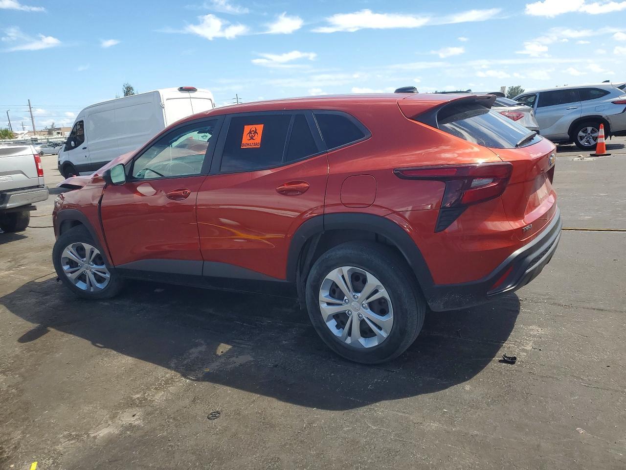 2024 Chevrolet Trax Ls - Фото 2