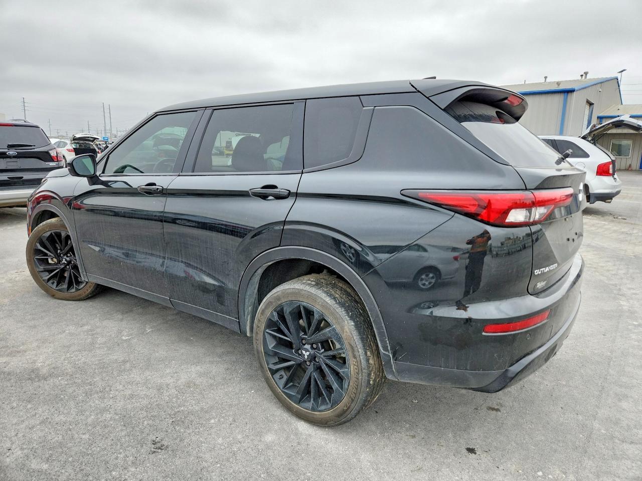 2024 Mitsubishi Outlander Se - Image 2